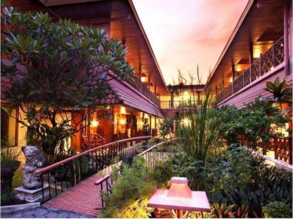 Puri Artha Hotel Γιογκιακάρτα Εξωτερικό φωτογραφία