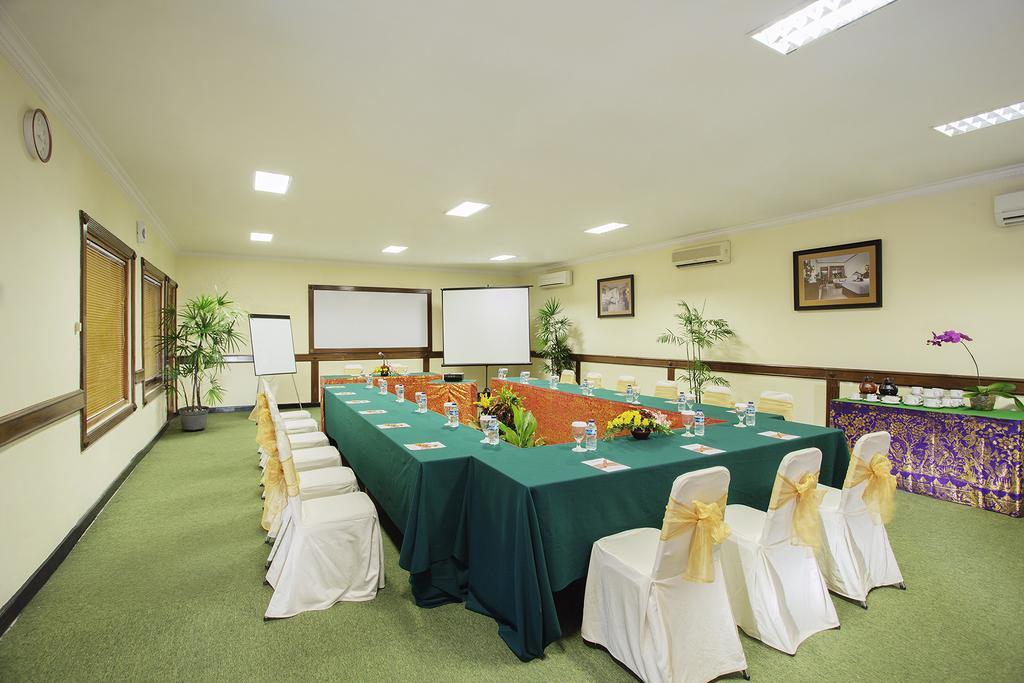 Puri Artha Hotel Γιογκιακάρτα Εξωτερικό φωτογραφία